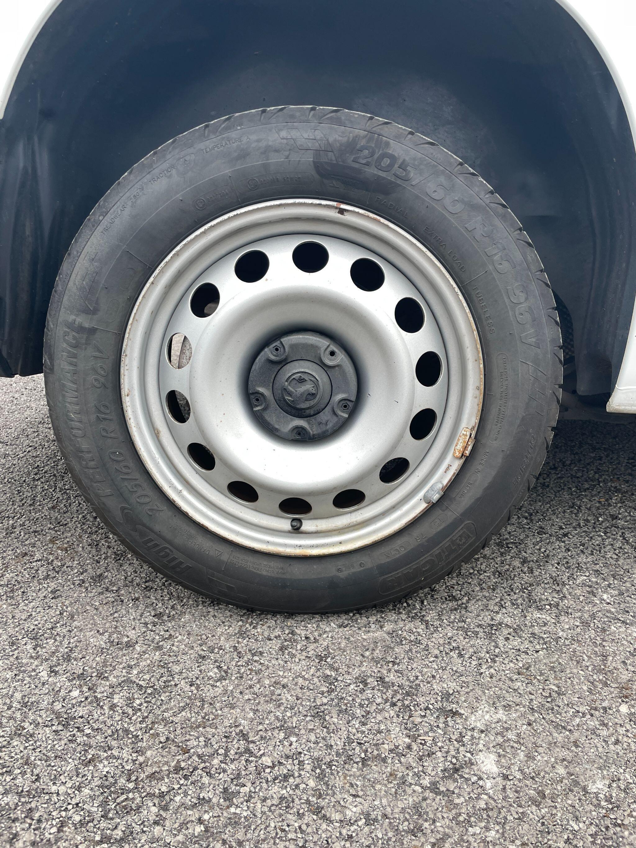 Vauxhall Combo - image 29